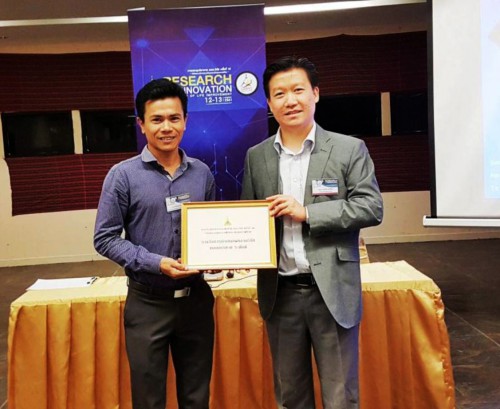รับรางวัลชนะเลิศภาคบรรยาย