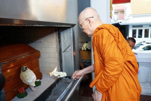 พระราชทานเพลิงศพคุณไพโรจน์004