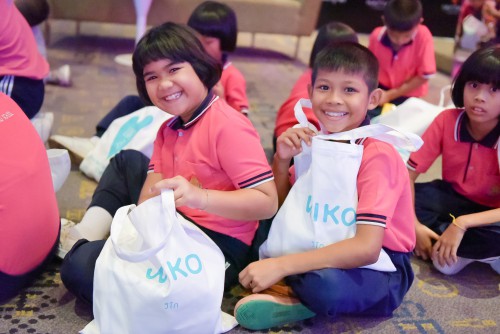 015 น้องๆทุกคนได้รับความสุข และรอบยิ้มกลับไปจากกิจกรรมไปปันกับวีโก พาน้องไปดูหนัง