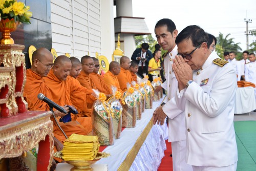 พิธีตักบาตรอุทิศถวายเป็นพระราชกุศล