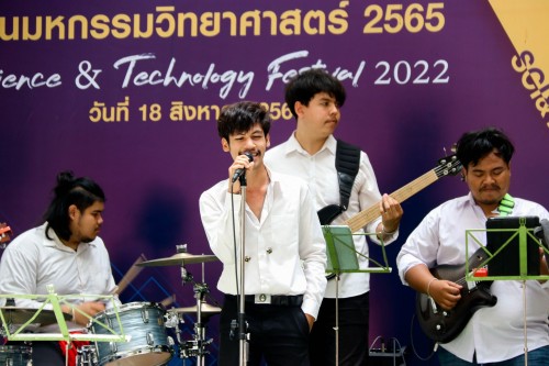BD8E9552-2F00-487E-AF4E-5851AFF98163